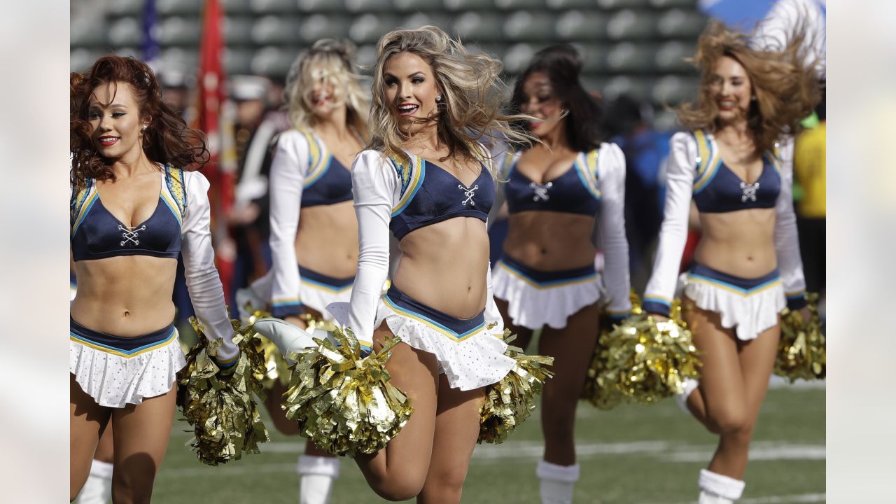 New Orleans, LA, USA. 16th Dec, 2019. New Orleans Saints cheerleaders  perform during the 2nd half of the NFL game between the New Orleans Saints  and the New Orleans Saints at the