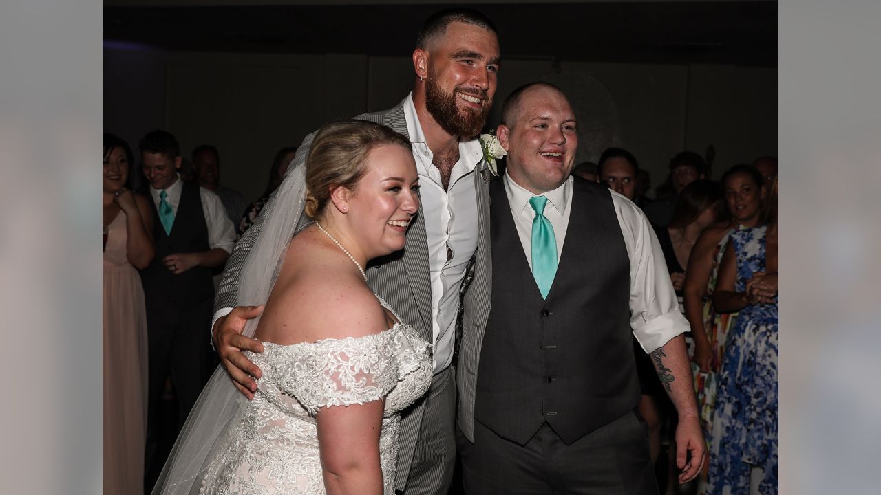 Kansas City Chiefs tight end Travis Kelce joins wedding of Chiefs fans