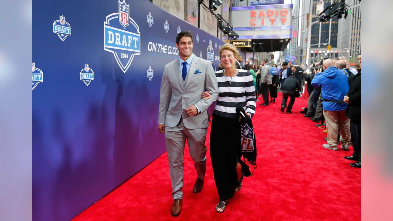 NFL draftees treat mothers to the red carpet