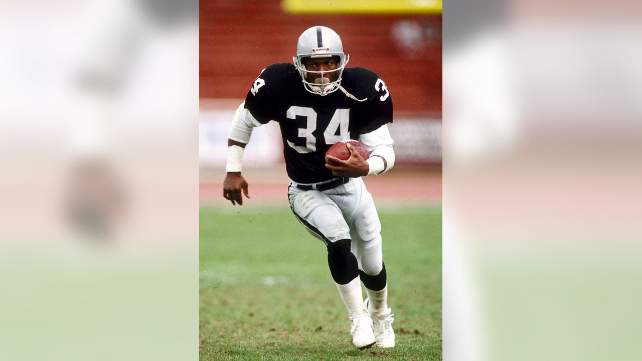 25 Nov. 1990: Los Angeles Raiders running back Bo Jackson (34) in action  during a game against the Kansas City Chiefs played at the Los Angeles  Memorial Coliseum in Los Angeles, CA. (