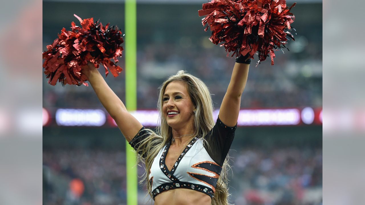 NFL Cheerleaders: Week 8