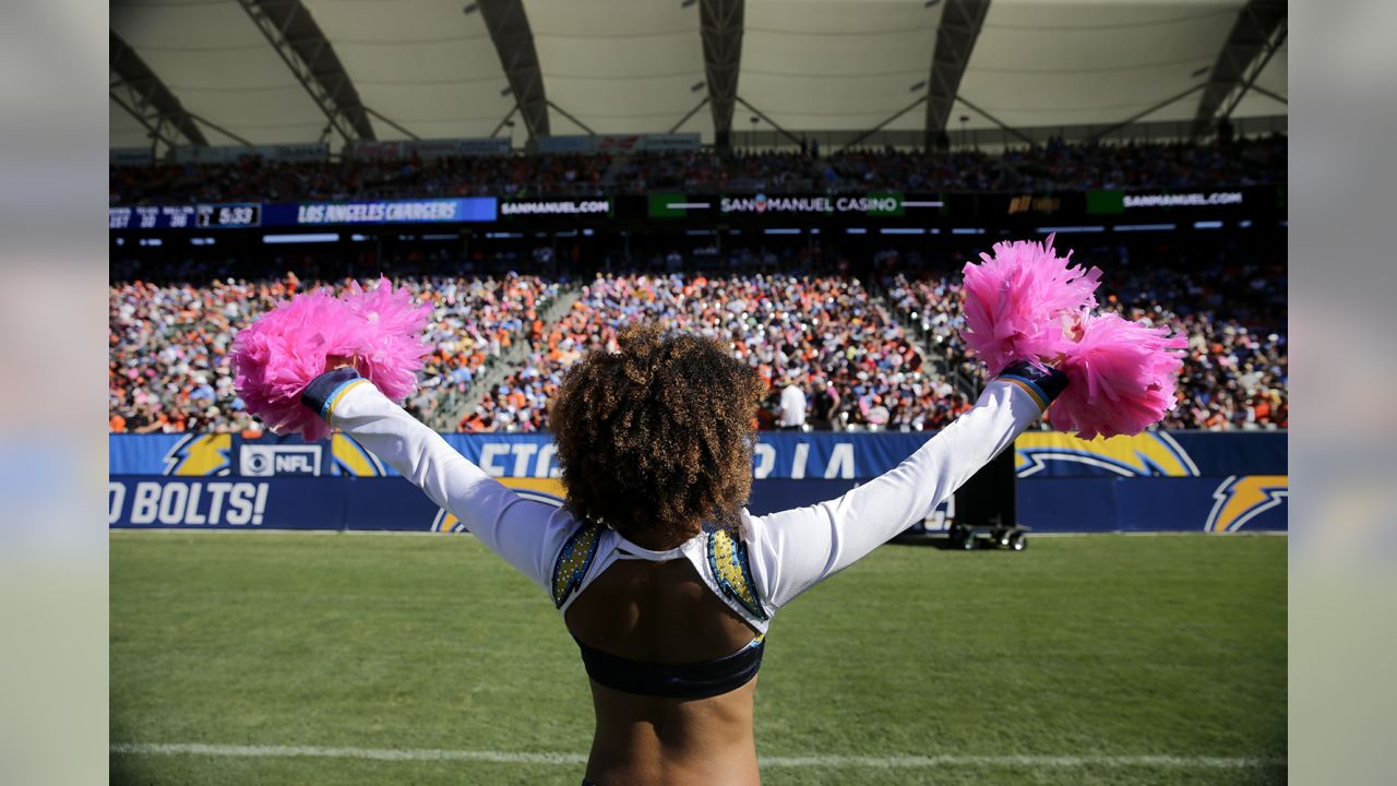 Chargers Pillage The Vikings – Ultimate Cheerleaders