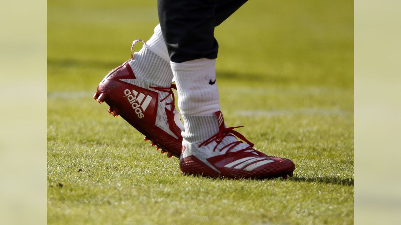 Kansas City Chiefs quarterback Patrick Mahomes wears red cleats