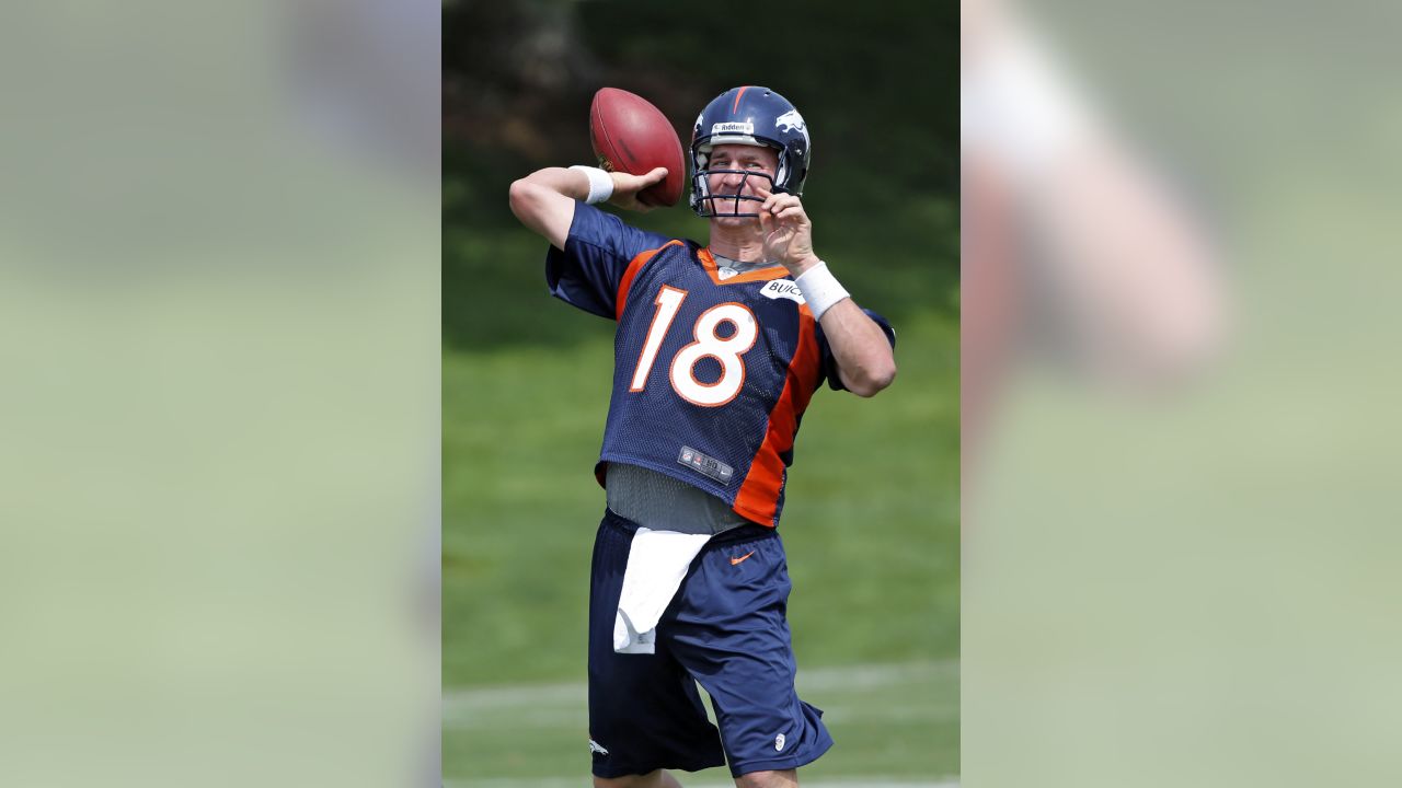 Miami Dolphins quarterback David Woodley smiles during final