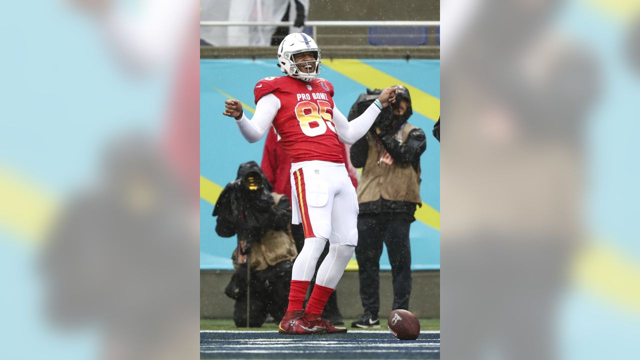 WATCH: Patrick Mahomes' TD pass to Eric Ebron in 2019 Pro Bowl