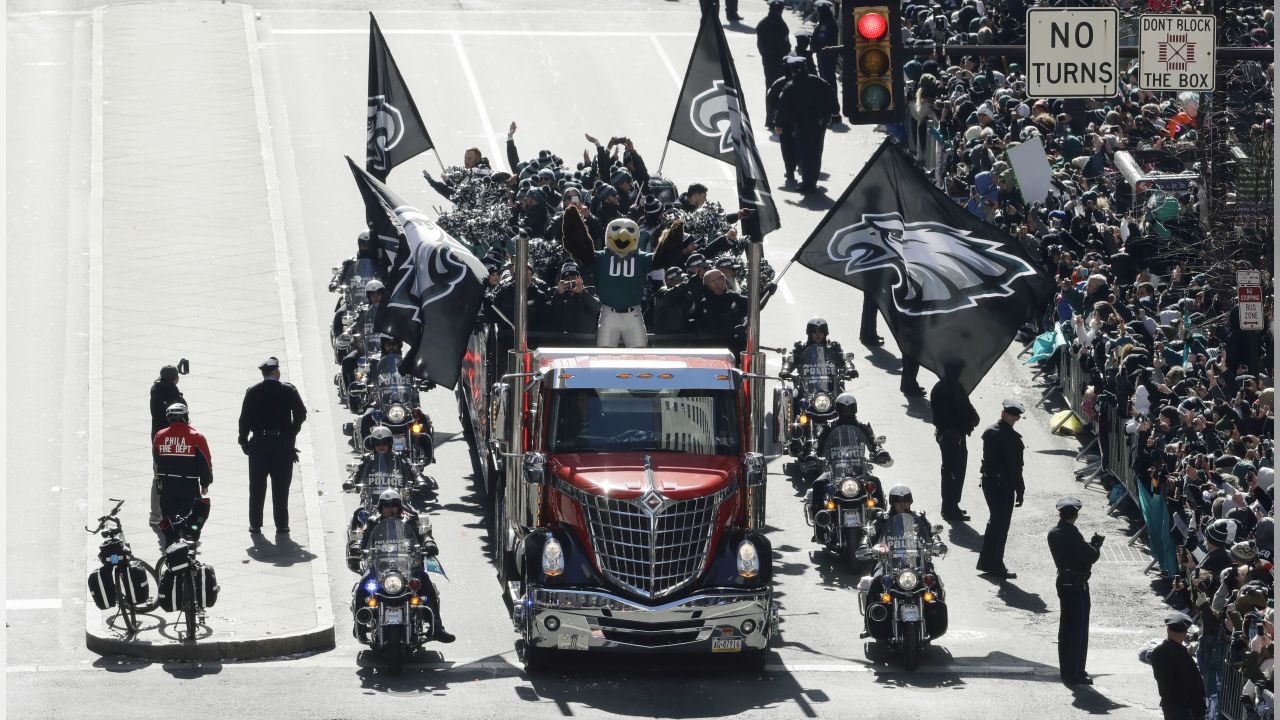 File:Philadelphia Eagles Super Bowl LII Victory Parade (40140584832)  (cropped).jpg - Wikipedia