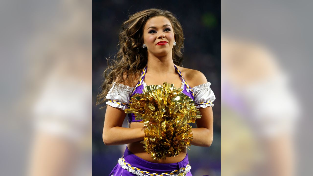 Minnesota vikings cheerleaders hi-res stock photography and images