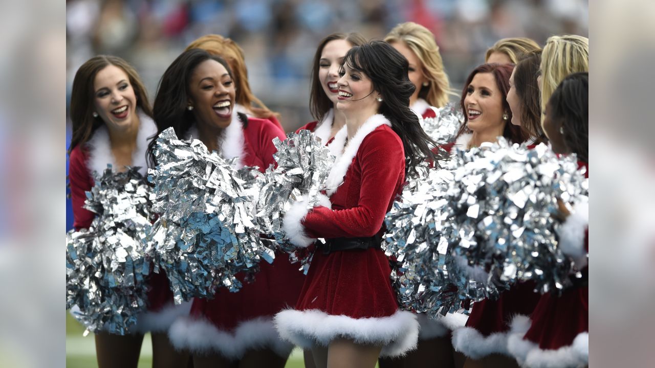 Tennessee Titans Cheerleaders  Nfl cheerleaders, Christmas costumes,  Christmas uniforms