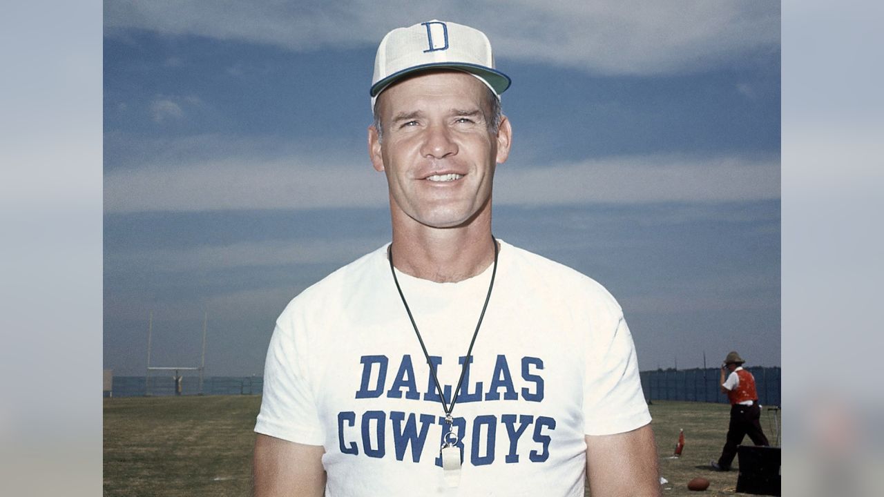 During his career as head coach of the Dallas Cowboys, did Tom Landry  always wear a suit and fedora during games? - Quora