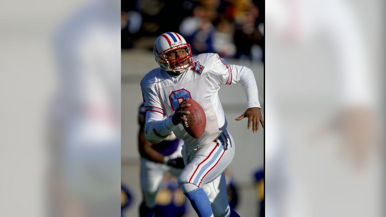 JANUARY 30 2000: Titans quarterback Steve McNair scrambles with