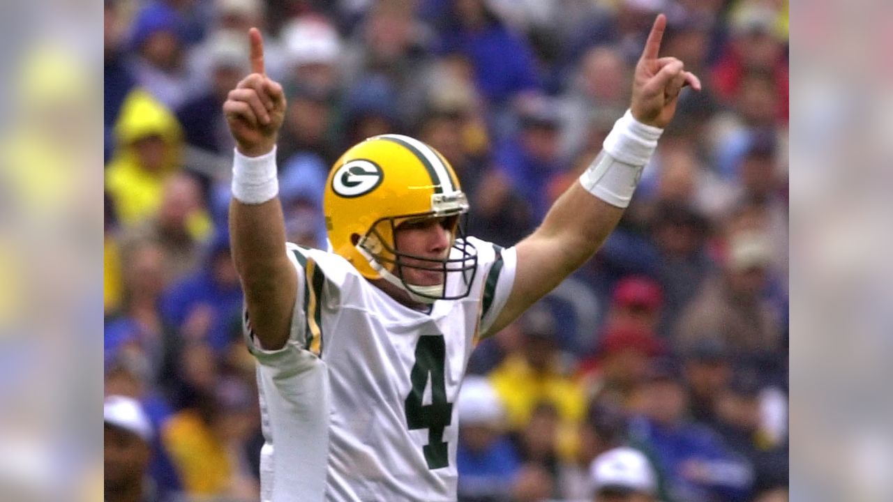 Dec. 20, 2010 - Brett Favre Signed Last Start, TD Pass, NFL Game