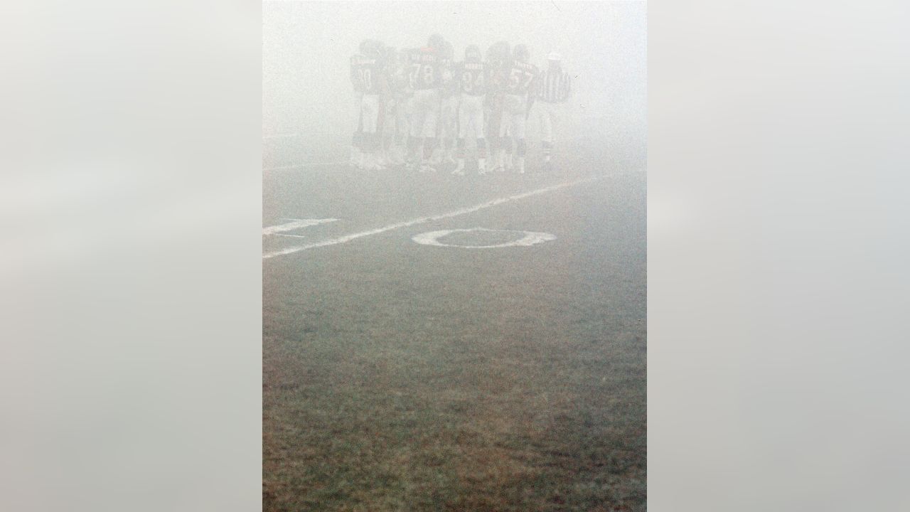 An Eerie Fog Rolls in During the Bears vs. Eagles 1988 Playoff