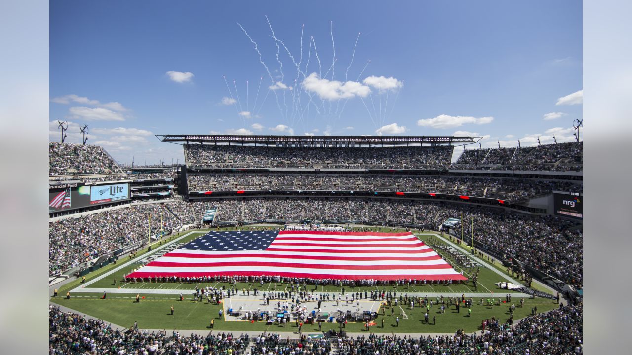 Stars and stripes: Flags at NFL games