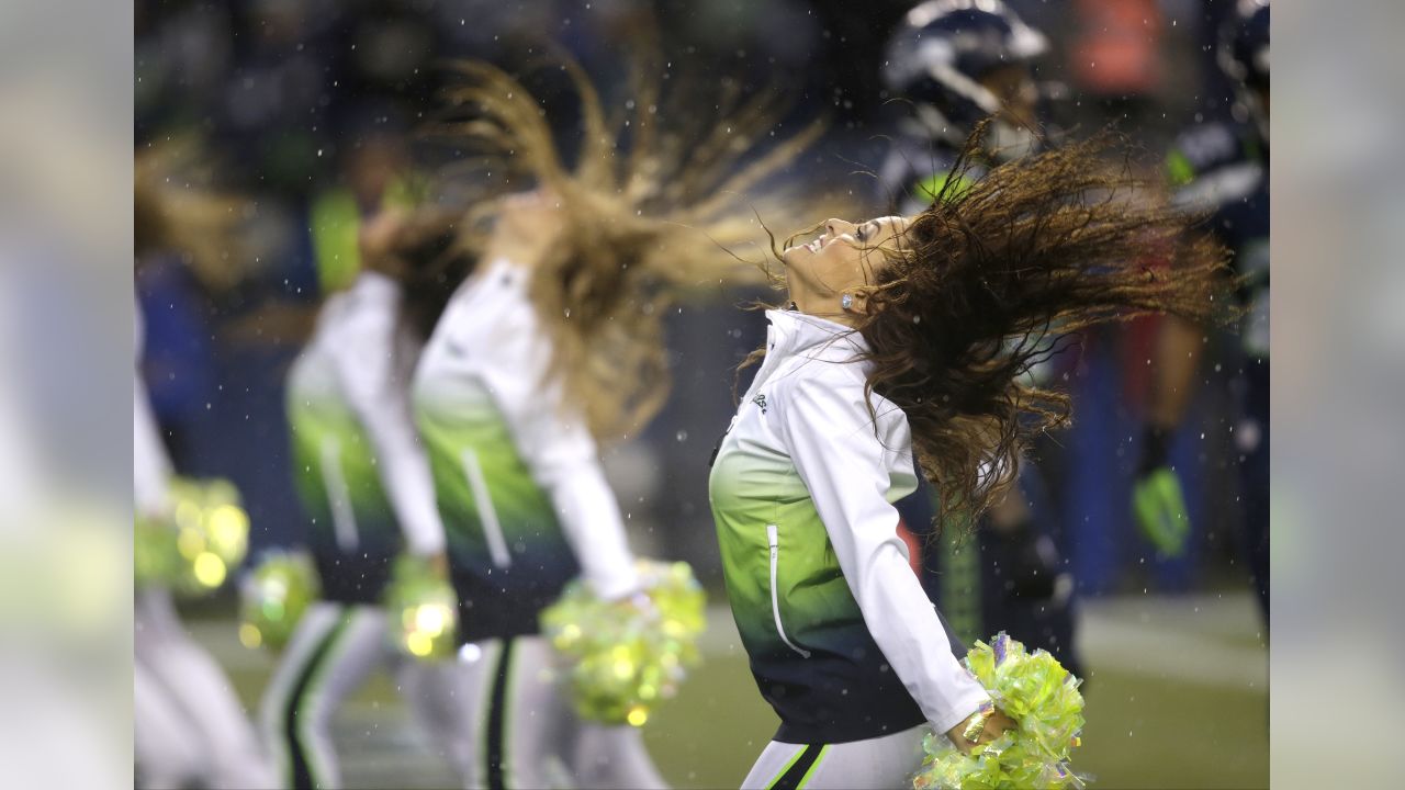 Seattle Seahawks Sea Gals vs. 49ers Gold Rush cheerleaders