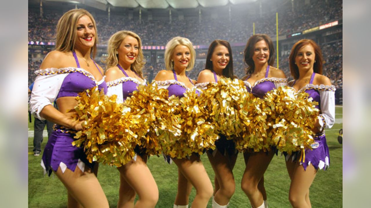 NFL Cheerleaders: Week 11