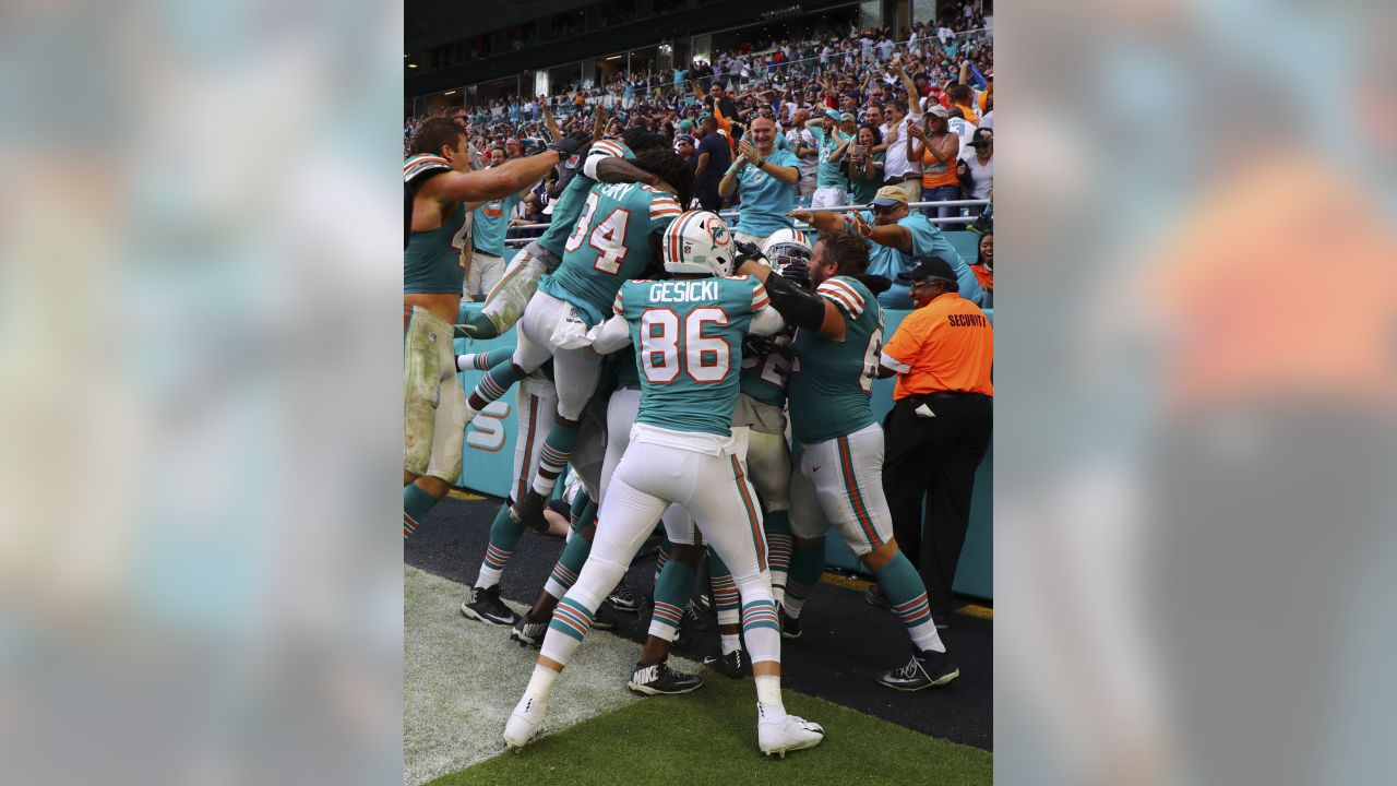 December 9, 2018 - Miami Dolphins #32 Kenyan Drake receives a lateral from  DeVante Parker as time expires during the Miami Dolphins v New England  Patriots on December 9, 2018 Credit: Dalton