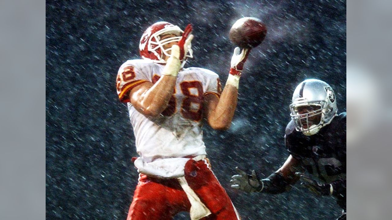 Top 10 Best NFL Draft Picks of All Time - HowTheyPlay