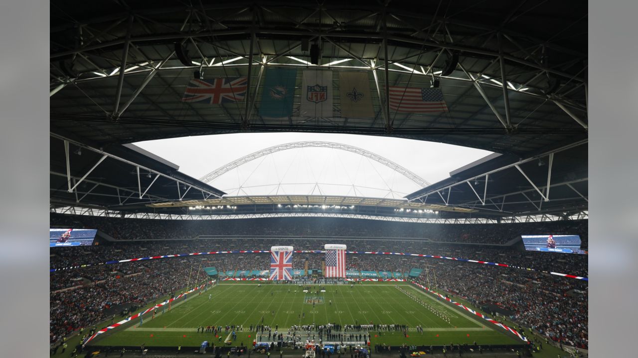 London, UK. 24th Sep, 2017. Wembley Stadium, London, England; NFL  International Series, Game One; Baltimore Ravens versus Jacksonville  Jaguars; Max McCaffrey and (Photo by Glamourstock) Credit:  glamourstock/Alamy Live News Stock Photo 