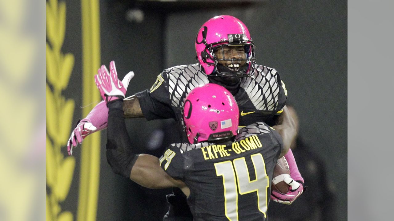 Oregon rolls past Washington State wearing awesome pink uniforms