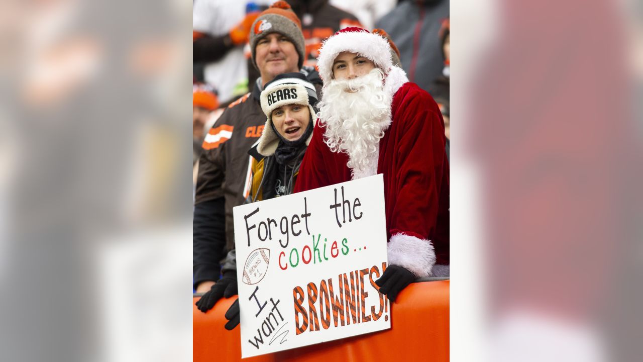 Santa spotted across NFL games on Christmas Eve