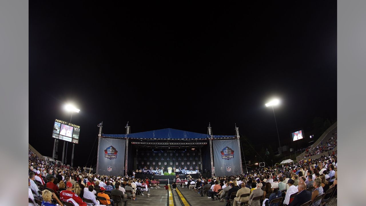 Pro Football Hall of Fame on Twitter: FIRST LOOK: Last night, members of  the families for the posthumous enshrinees of the Class of 2020 and 2021  placed the Bronzed Busts into position