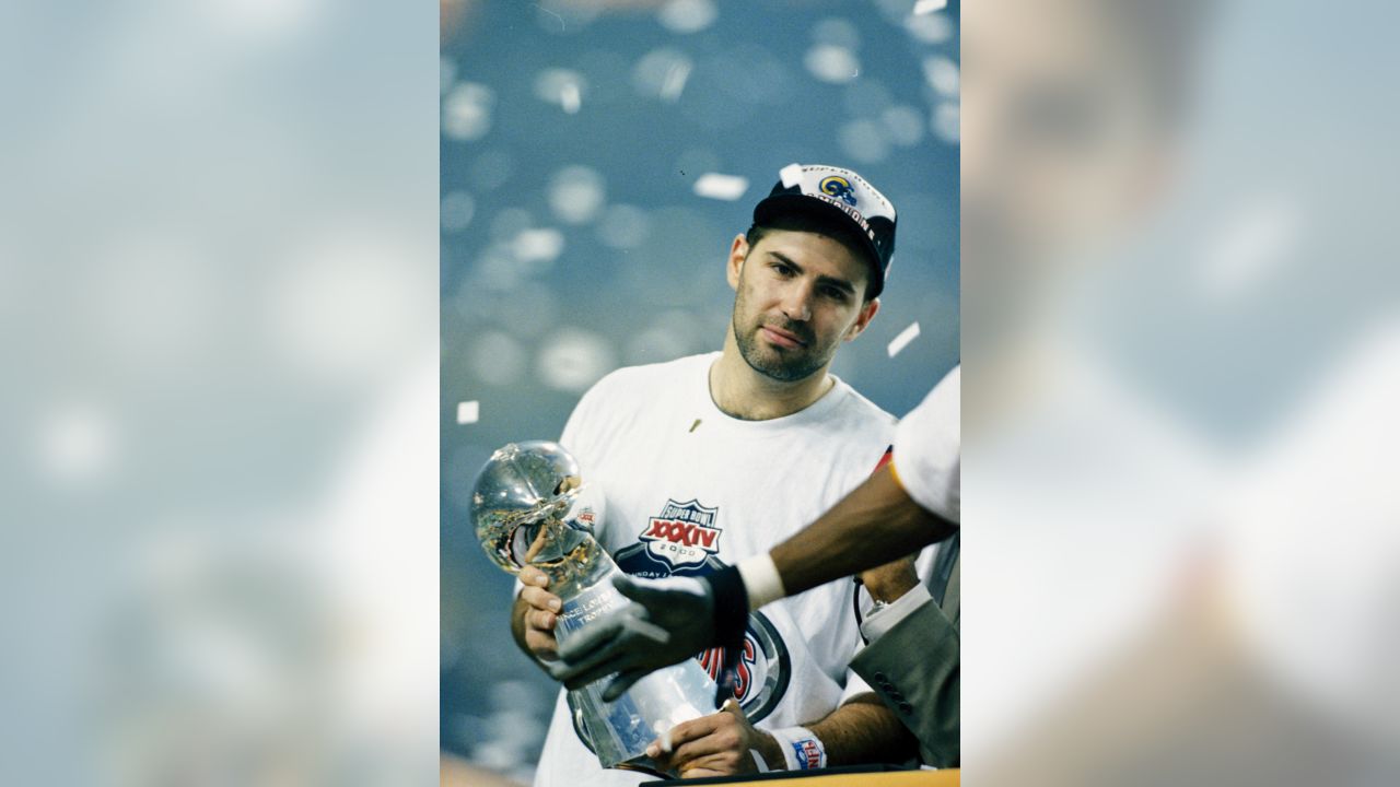 Super Bowl 34: Kurt Warner, Rams hang on to top Titans - Sports Illustrated  Vault