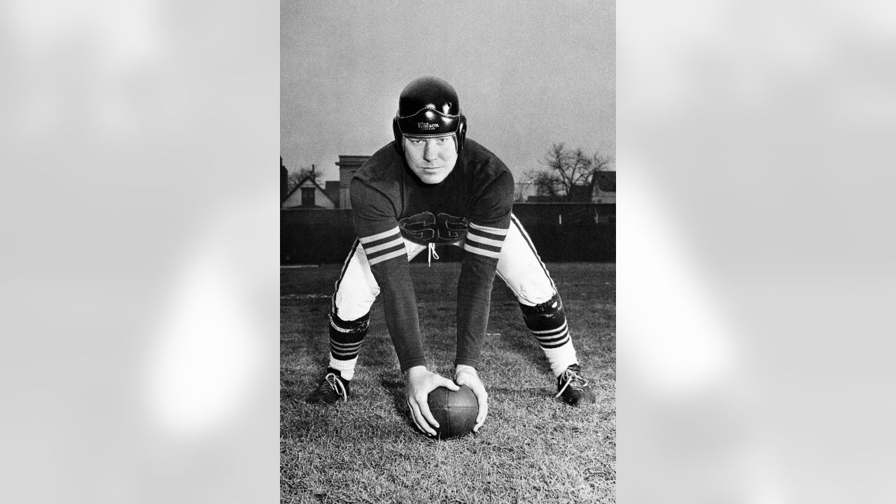 Shown in photo is Clyde (bulldog) Turner center for Chicago Bears in  training camp at Renssalaer, Ind., on August 8, 1946. (AP Photo Stock Photo  - Alamy