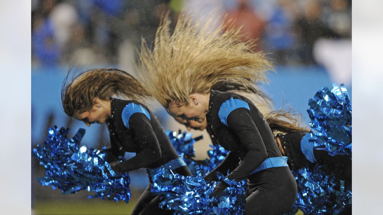 Minnesota Vikings Cheerleaders performing at NFLUK Fan Event