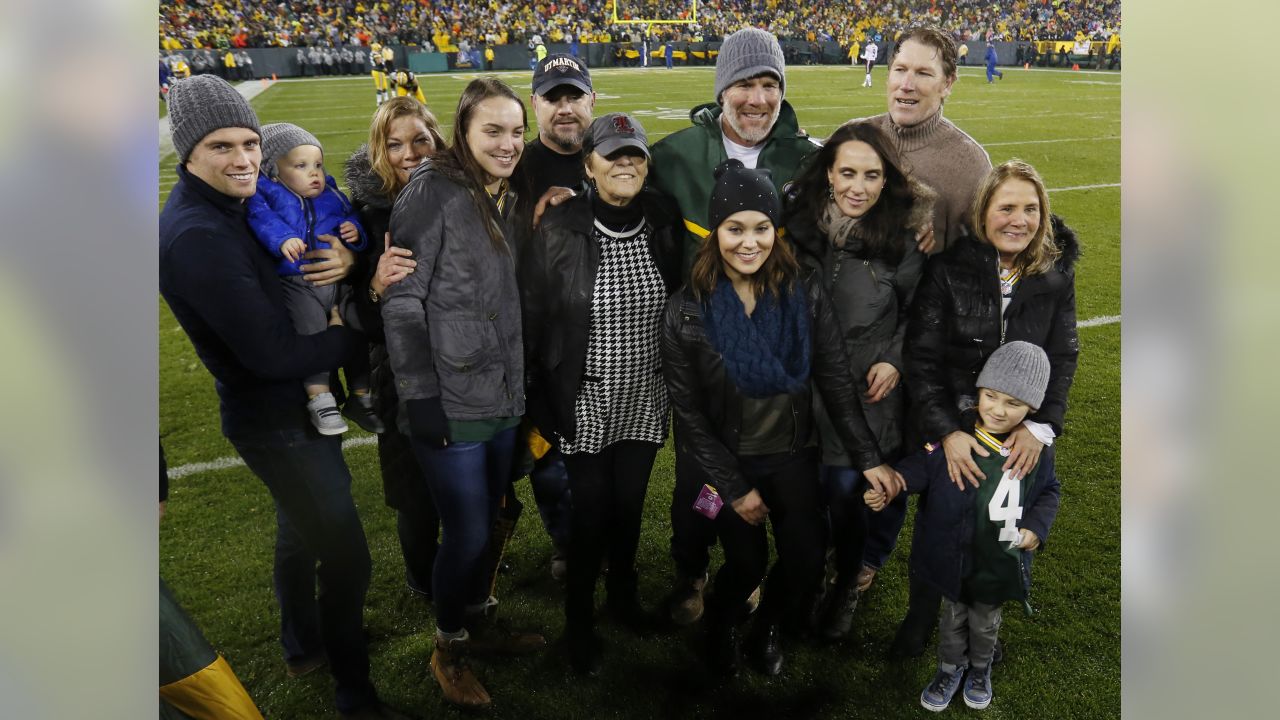 Bears Spoil Brett Favre's Retirement Ceremony in Lambeau