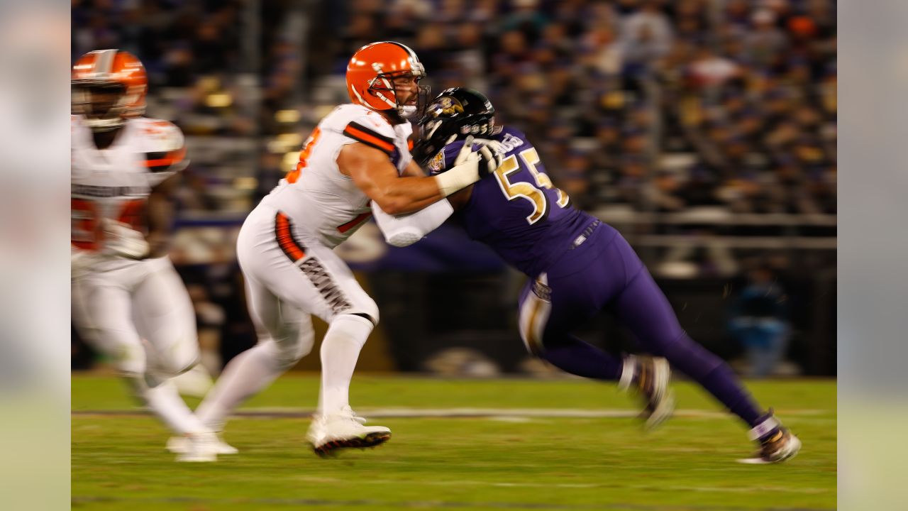 Cleveland Browns offensive tackle Joe Thomas (73) walks off the