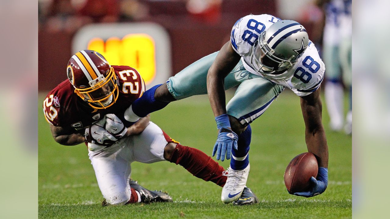 East Rutherford, New Jersey, USA. 10th Dec, 2017. Dallas Cowboys wide  receiver Dez Bryant (88) scores a touchdown during the NFL game between the  Dallas Cowboys and the New York Giants at