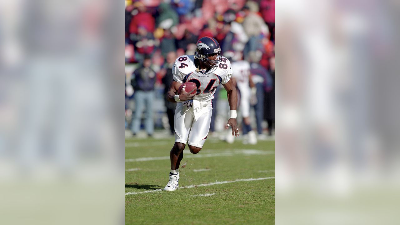 Tight end Shannon Sharpe (84) runs upfield – Denver Broncos History