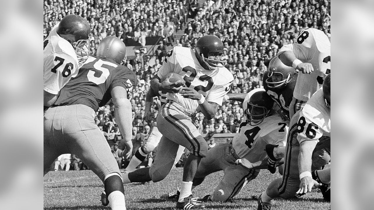 11 most iconic college football jersey numbers