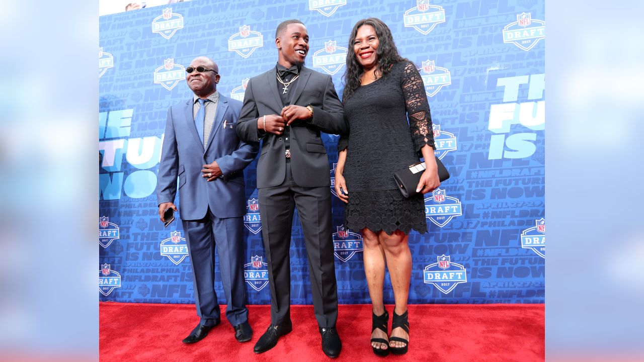 NFL - Jerome Bettis poses with his mother Gladys Bettis in Detroit