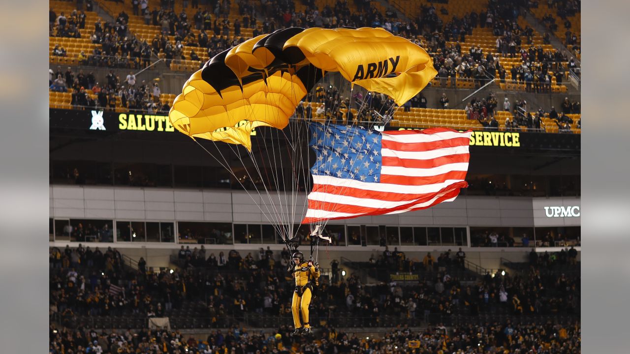 The Golden Knights parachute into the Levis Stadium before the