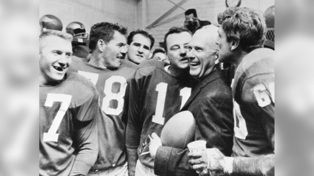 1957 NFL Chicago Cardinals Team Picture with Names Black & White 8 X 10  Photo