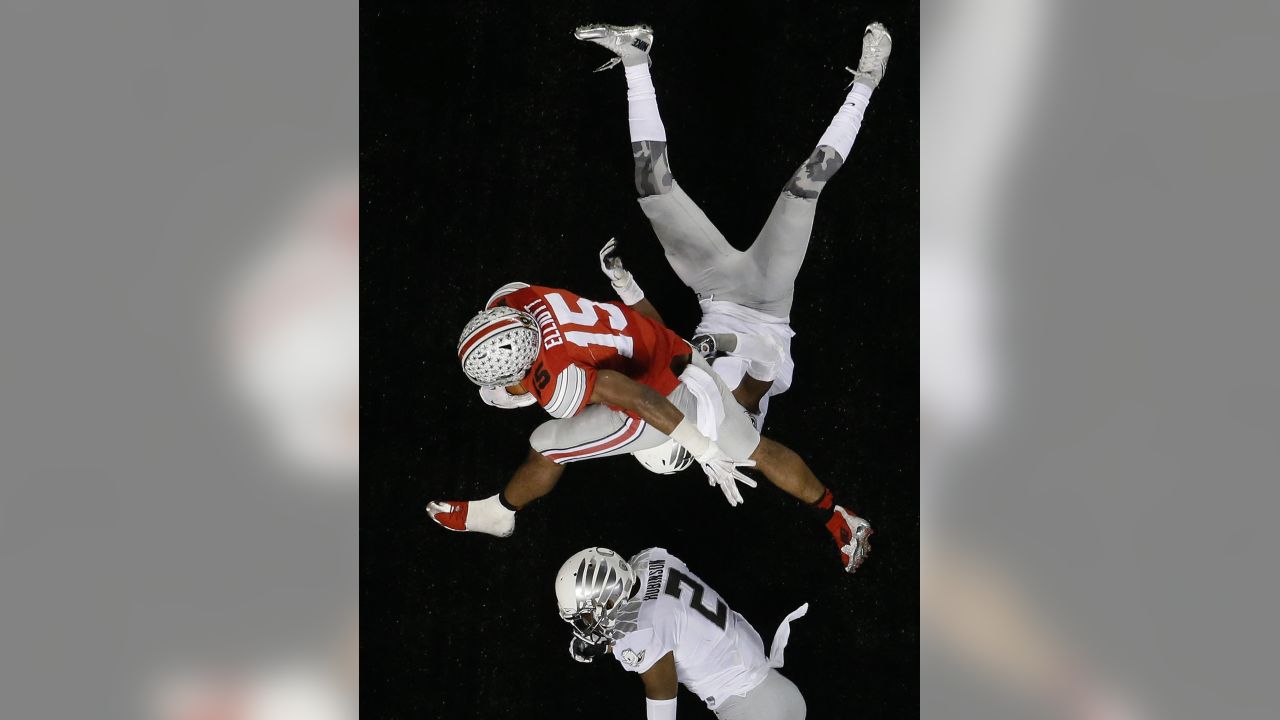 Ezekiel Elliott leaps into Ohio State record book