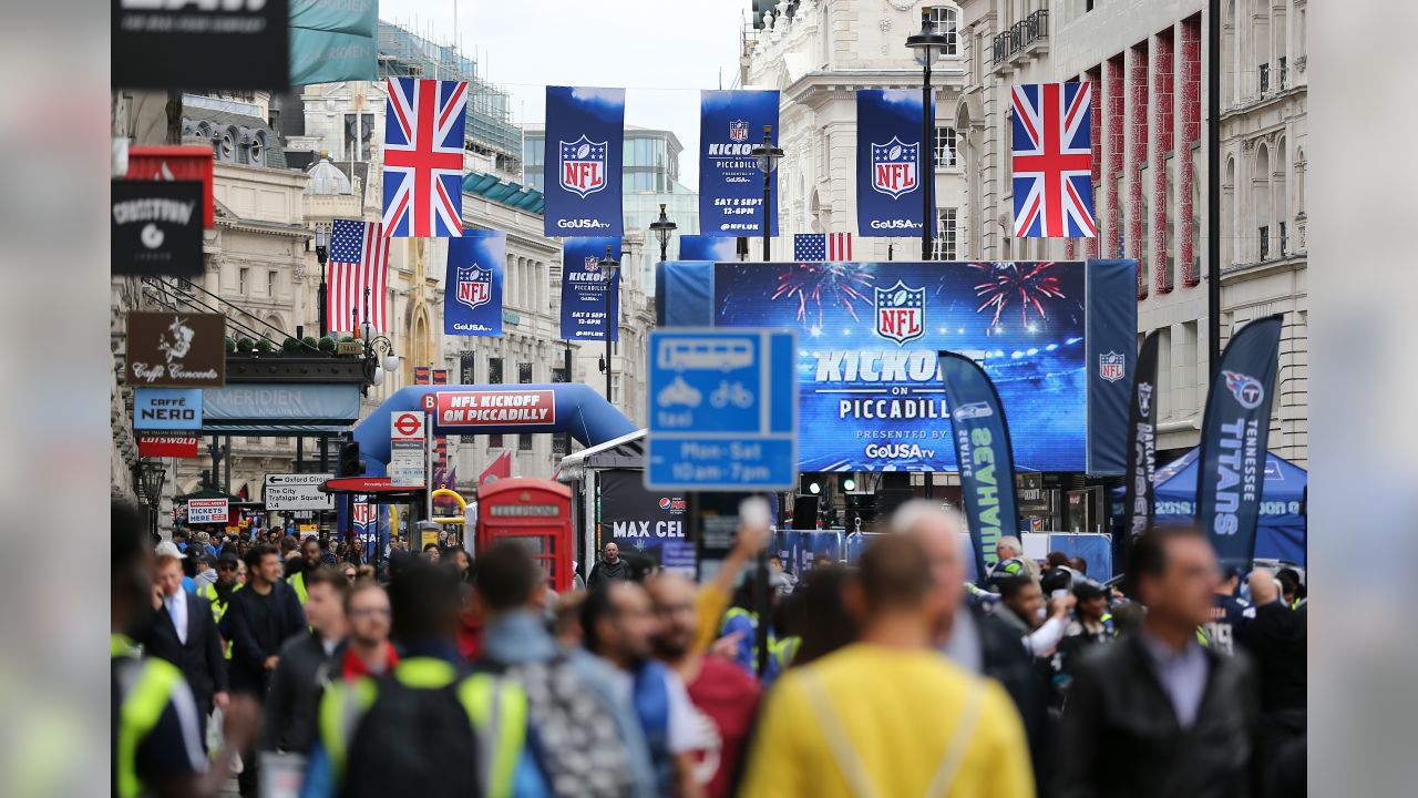 New York Jets Flight Crew (NFL Kickoff, London, 2018) 