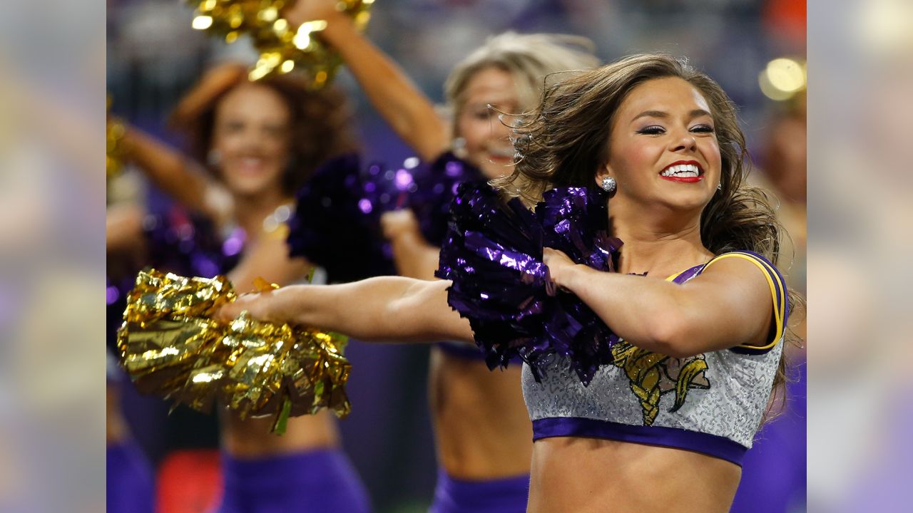 Best of 2018 NFL cheerleaders: Week 17