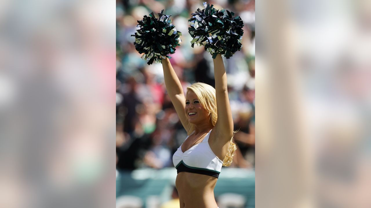 Eagles cheerleaders leading a cheer with their mascot during the NFC  News Photo - Getty Images