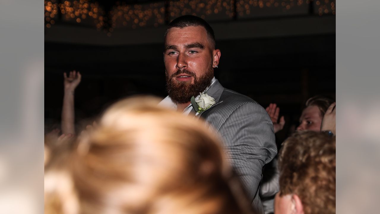 Kansas City Chiefs tight end Travis Kelce joins wedding of Chiefs fans