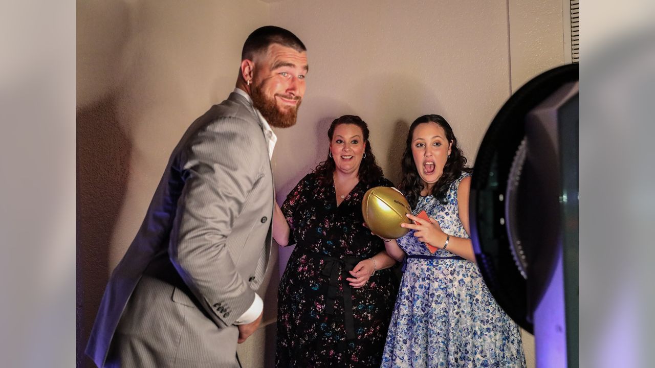 Kansas City Chiefs tight end Travis Kelce joins wedding of Chiefs fans