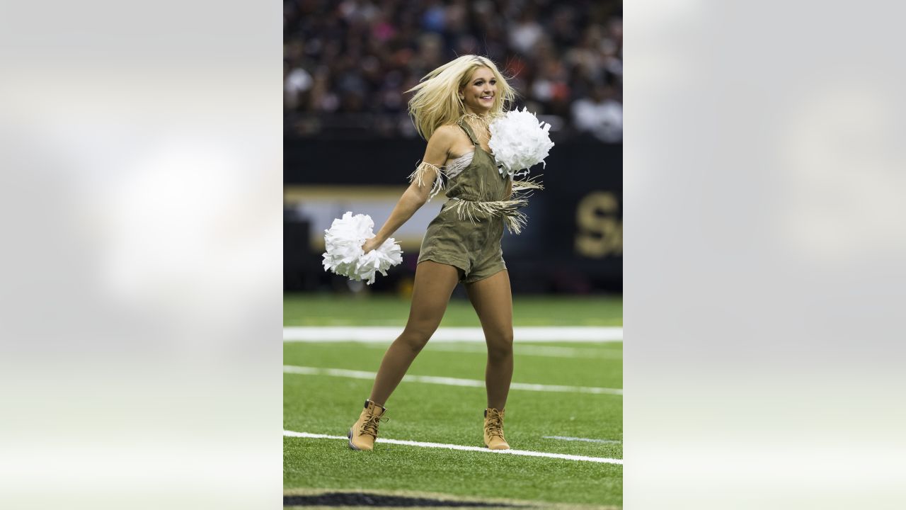 Look: NFL Cheerleader's Veteran's Day Post Going Viral - The Spun