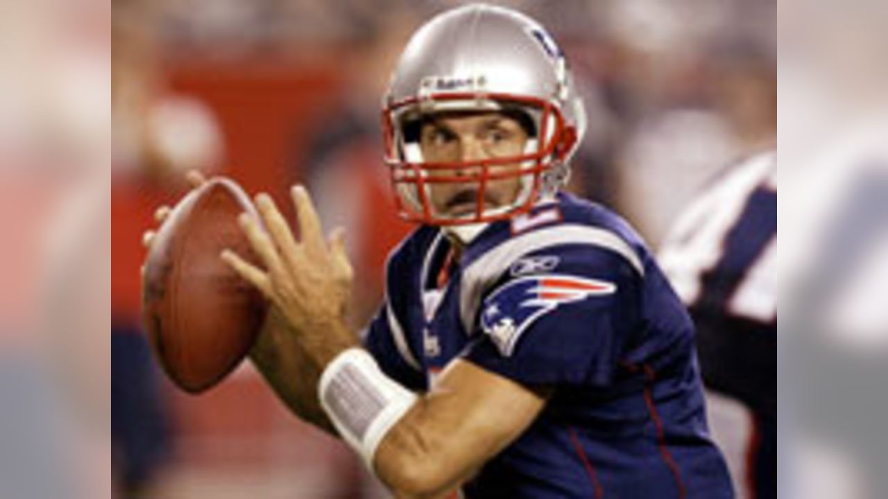 Buffalo Bills quarterback Doug Flutie scrambles toward the end