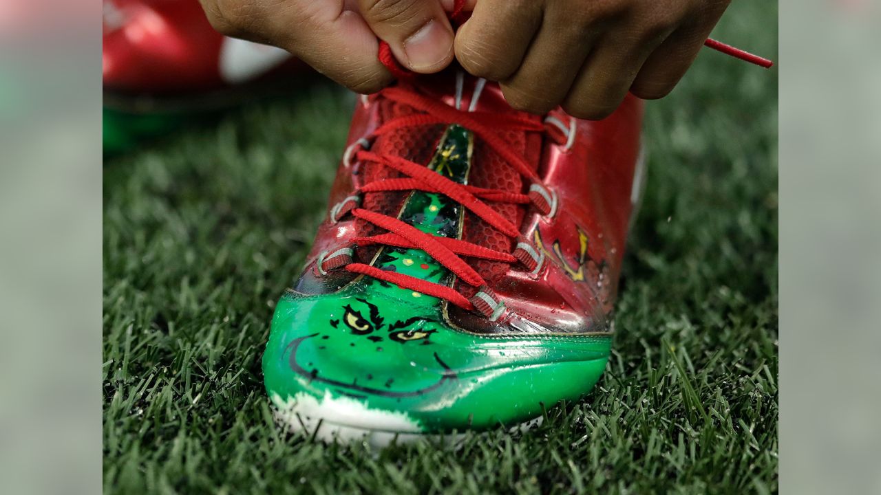 Odell Beckham Jr. Grinch-Inspired Nike Cleats Closer Look