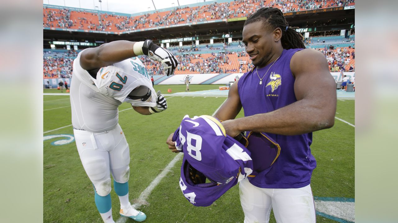 Jersey swapping has become a thing at the end of NFL games - Los