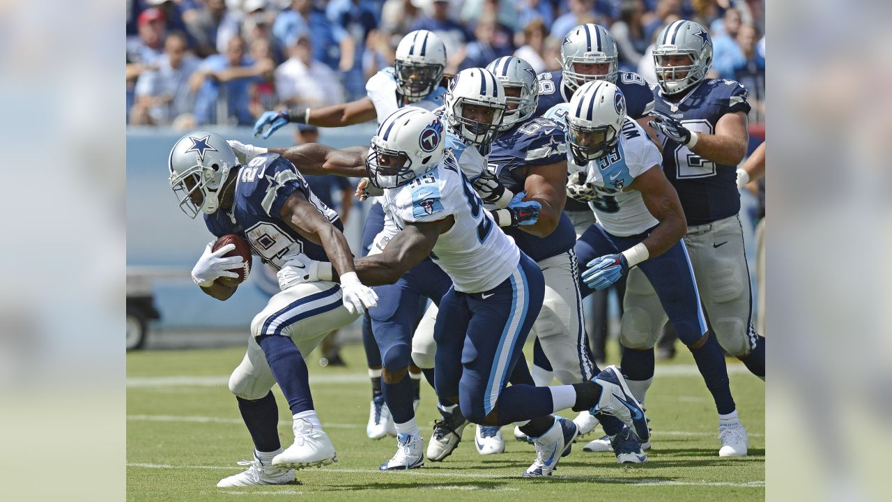 Dallas Cowboys DeMarco Murray rushes against the Philadelphia