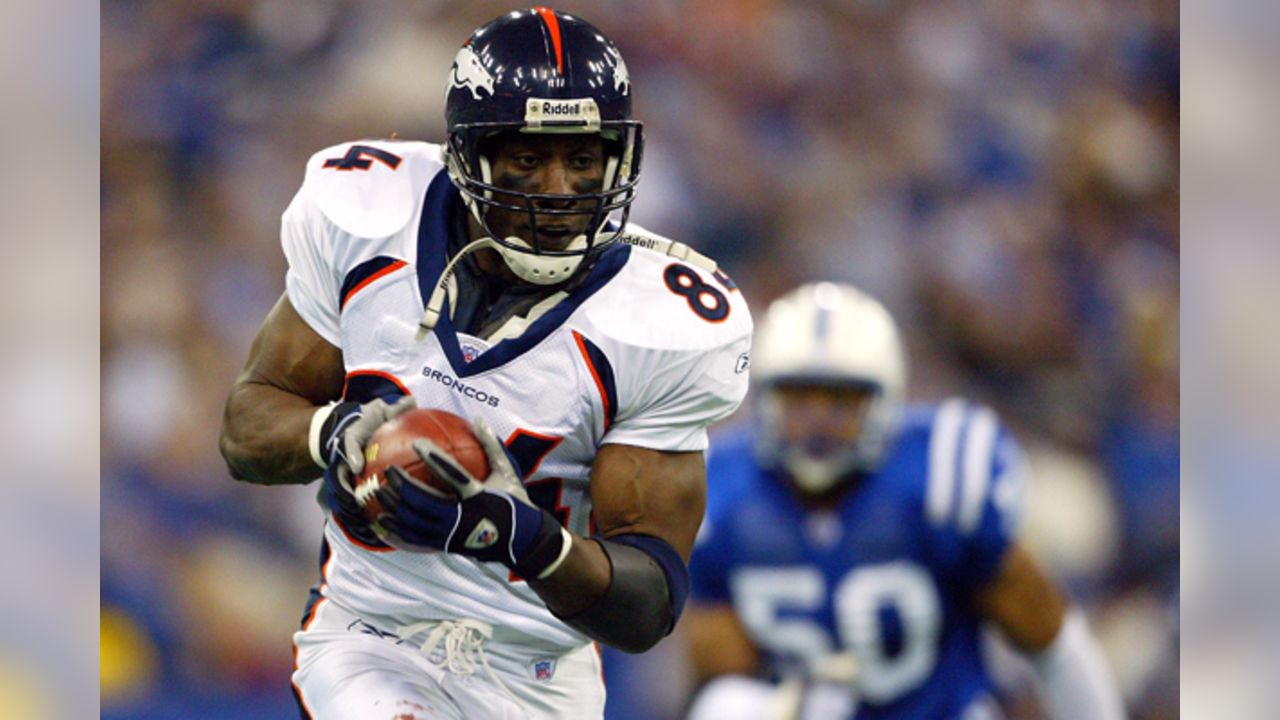 Denver Broncos tight end Shannon Sharpe runs after the catch during News  Photo - Getty Images