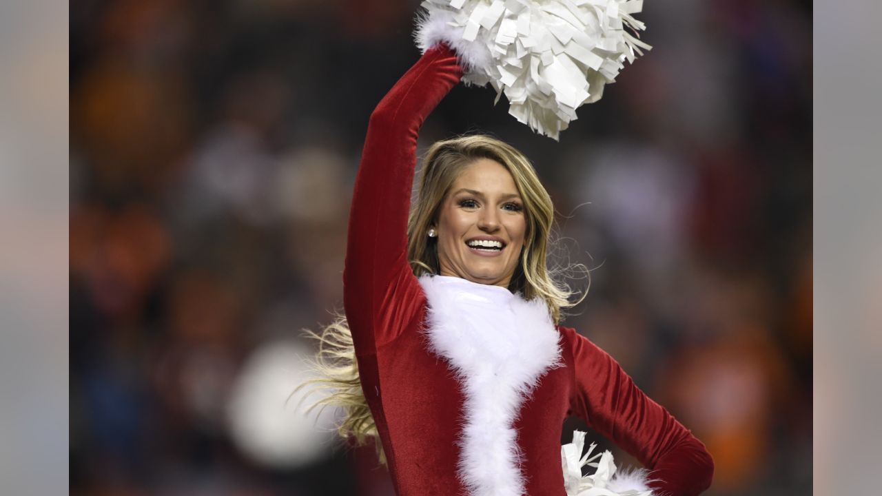 NFL Cheerleaders - Week 15