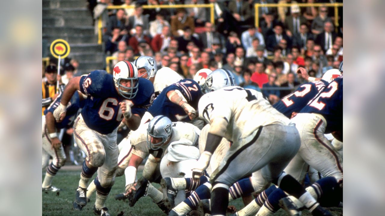 Rockin' the Rockpile: The Buffalo Bills of the American Football League -  Bobby Smith (20) lugs the leather against the Broncos, 1965. Leading the  way are Billy Shaw (66), Al Bemiller (50)